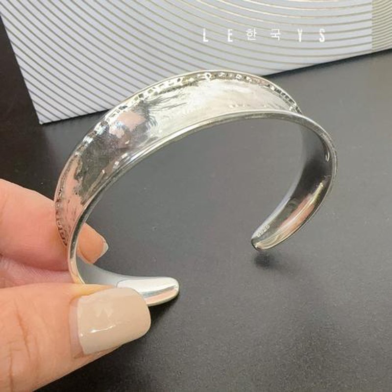 银板定制的新风尚:传统工艺与现代审美碰撞的结果